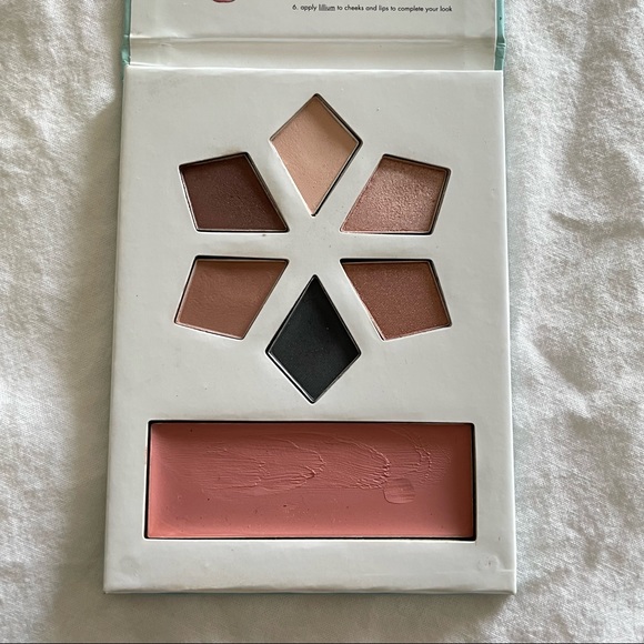 Stila Merry & Bright Palette - Picture 4 of 6